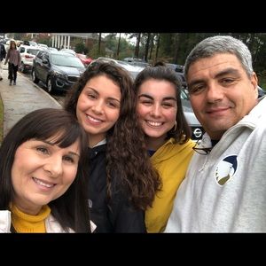 Meet your Posher, Cynthia